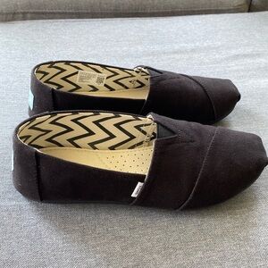 Tom’s black slip on shoe